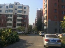 业主诚意出售,小区绿化好,停车方便,看房方便。