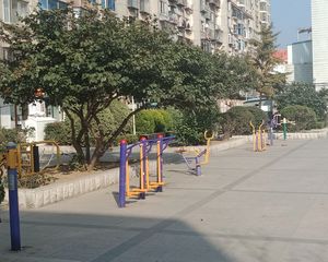 新玛特身后 红旗101 装修没几年 保持良好 带仓房