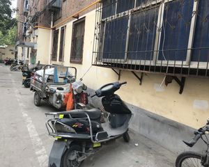 金黄楼层三楼,南北通透三室,业主诚心卖.