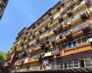 爱国路236号宿舍户型方正,采光好装修好,环镜优美视野好,诚心出售