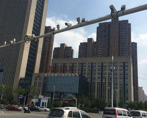 正地铁、城铁,大润发喜盈门,砂子塘,圭塘河风光带旁