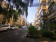 呼九 步梯四楼 房主诚心出售 采光好 生活成本低