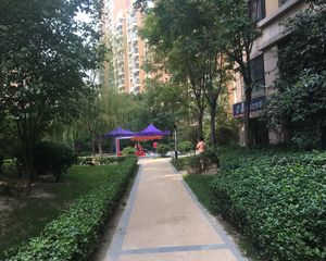 北三环地铁口,人车分流双气小区,朝南,全明户型,