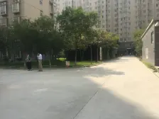 亚太明珠一楼带院 有地下室 南北小院