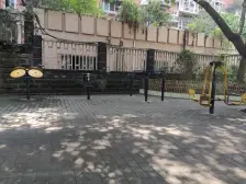 试验一校,小孩上下学方便,性价比高