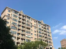 业主自住精装,小区中间位置很安静,看好可谈。