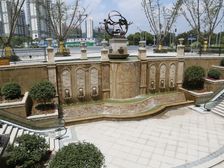 非顶楼房,开放式厨房,主卧朝南,小区中心位置