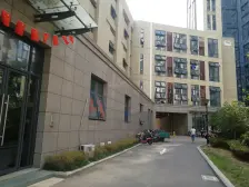 地铁口 复式2层 使用空间大 装修保养好 可办公