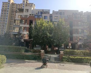 奥体多层一楼标准户型位置好带花园