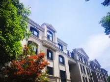 阁楼也是大套房 双车位 比邻高尔夫球场 保养如新