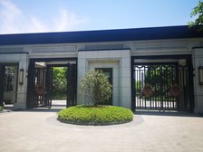 此房满五年,税费少,精装修,看房方便