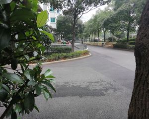 金邮小区4室2厅东南