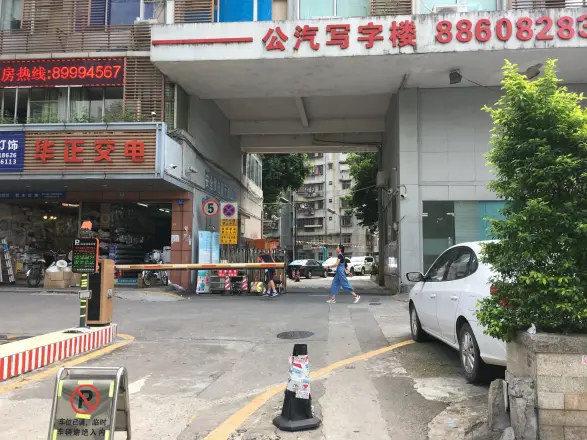 公交宿舍大院