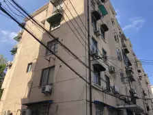一梯三户,小区入口附近,近地铁,居家装修,采光充足