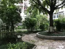 城南轻轨站政府旁的装修三房带车位小区电梯房