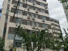 带电梯老公寓,南京西路静安位置,大四房设计师装修!