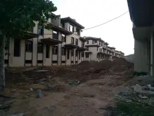 莱山区 独栋1300平 带装修 地上四层地下一层 有电梯