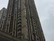 商圈房居家方便,近轻轨,户型方正,小区环境优美