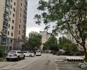 枫情佳苑,大三房双阳台带院子,看房方便。