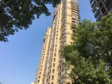 四号线地铁口,两房朝南全天太阳。洋房前面一栋