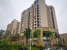 此房业主诚心出售,中间楼层 视野好 户型方正 房龄新