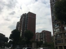 精装简约风高层四房,有地暖有固定车位,自住保养好