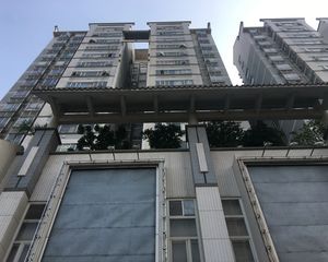鸿业新天地,楼下是普君北电梯口,东南向,电梯房