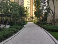 照母山精装房,户型方正,采光充足,看房方便,安静