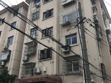 一梯两户,一门关,环境优美,居家装修,诚意出售