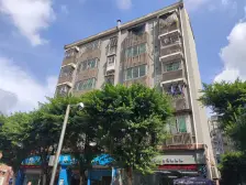 近轻轨位置安静 出行方便 采光好户型方正