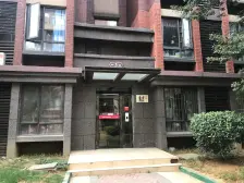 东端户带落地阳台,正规三居室,可以拎包入住