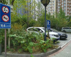2015年家属院东西通透两居室车位富裕