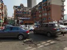 道边无坡三室南北好房急售 近市场车站