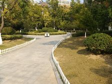 下叠精装修 带车库一楼带大院子 撷秀旁出门地铁口