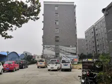 地铁口满五年 ,大两房 精装修 使用面积大