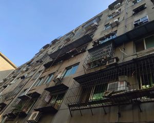 苏圃路59号省委党校安全小区南北通透,采光好近地铁视野好,诚心出售