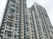 此房已经满两年,大两房,采光充足,交通便捷。