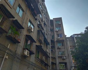 苏圃路59号省委党校安全小区南北通透,采光好近地铁视野好,诚心出售
