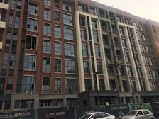 上下两层功能分区紧靠白沙河南侧地铁15号线