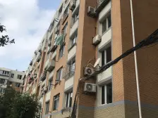 此房是70年产权,产权证满5年,楼层好,视野开阔