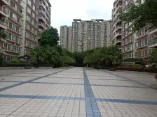 轻轨房 带电梯 精装四房 户型方正 朝中庭花园