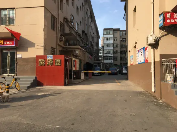 露泽园小区