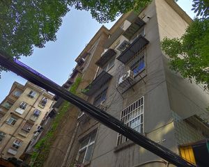 房子近地铁三号线,单位宿舍,南北通透,周边配套齐全