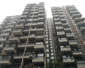 宝泰家园2室1厅东北