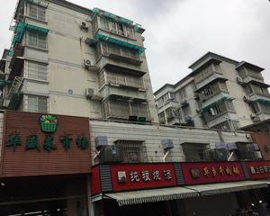 :户型方正。配套完善交通便利,出门就是2号地铁线,