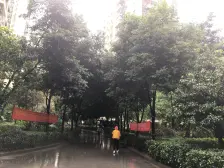 急售石桥铺轻轨小两房,拎包入住,中间楼层,随时看房