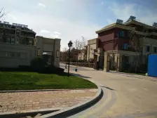 B5地块联排东打头,大院子,毛坯格局好,双车位