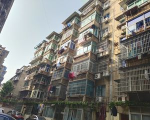 上营坊40号财政厅宿舍南北通透,采光好近地铁周边匹套完善,,出行方便