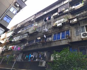 上营坊南北通透,采光好近地铁视野好,诚心出售