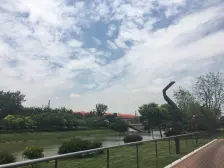 主卧朝南,环境优美,交通便利,居家装修